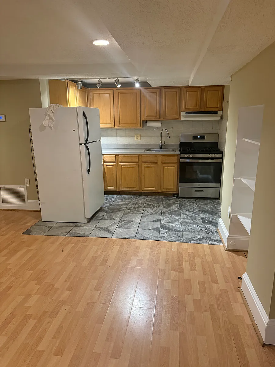 Building Photo - 1338 W St NW #BASEMENT
