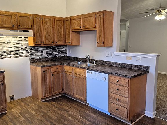 Beautiful kitchen area!