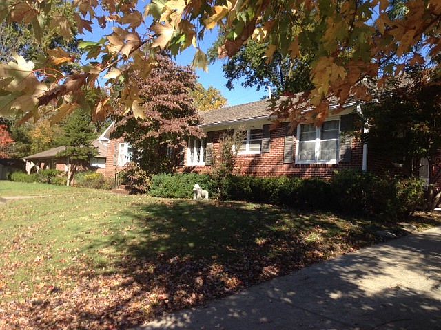 1st image of 211 Elmwood Dr