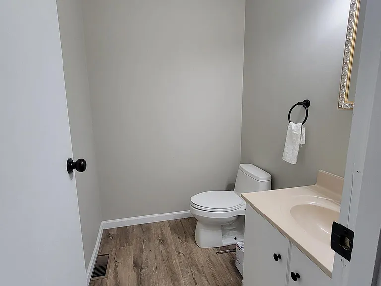 1018 College Rd — Photo 2
