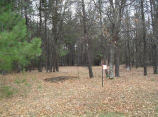 956-8 Round Oak Ct, Nekoosa, WI 54457