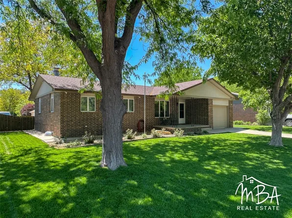 1202 Kingsbury Rd, Garden City, KS 67846