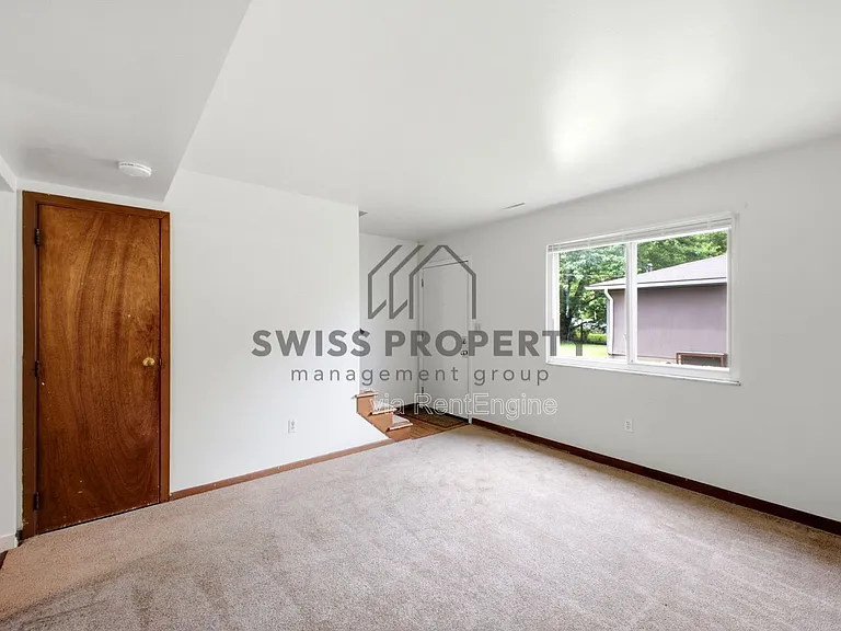 1577 Briarwood Ave — Photo 5