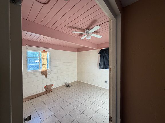3rd image of 2621 Kentucky St NE