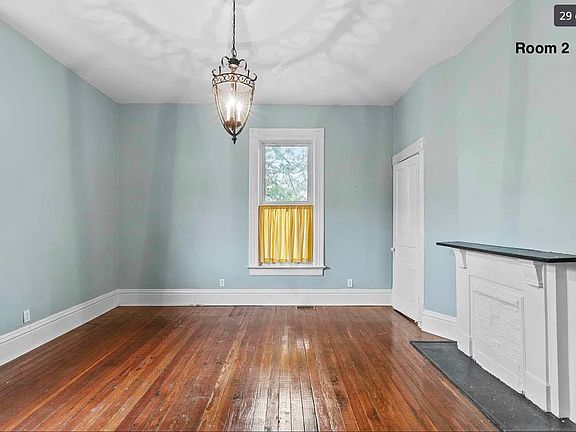 3rd image of 418 Silver Maple Way