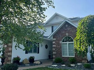 24 Villa Dr, Hampton, IL