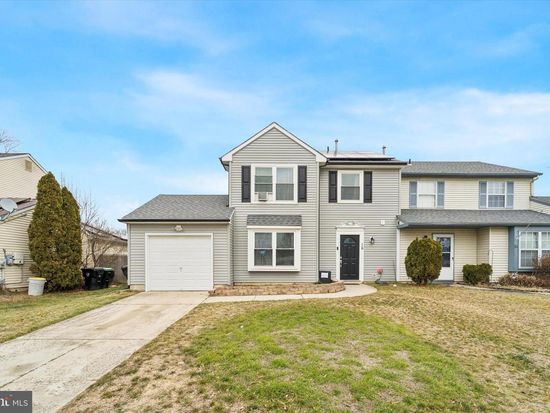 16 Cherry Grove Ln, Sicklerville, NJ 08081