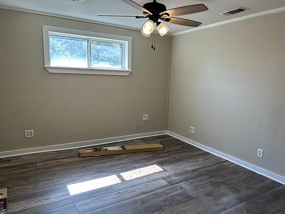 4th image of 817 SE 18th St