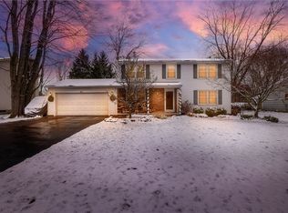 48 Country Downs Cir, Fairport, NY 14450