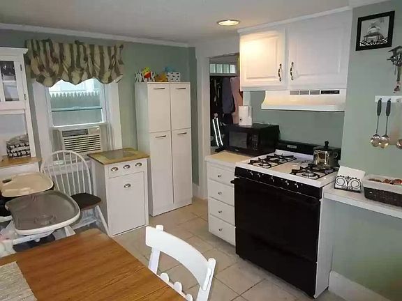 5th image of 15 Cottage Ct #2
