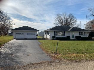 325 Grove St, Weldon, IL 61882