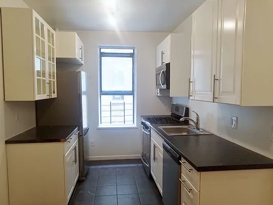 Rented by Julianna Realty Corp | media 4