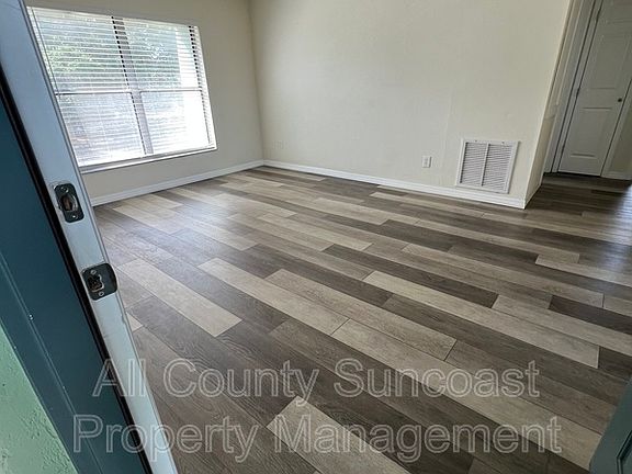 5th image of 7450 35th St N APT 1701