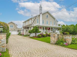 223 W Islip Rd, West Islip, NY 11795