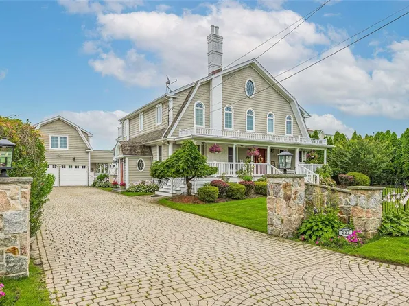223 W Islip Road, West Islip, NY 11795