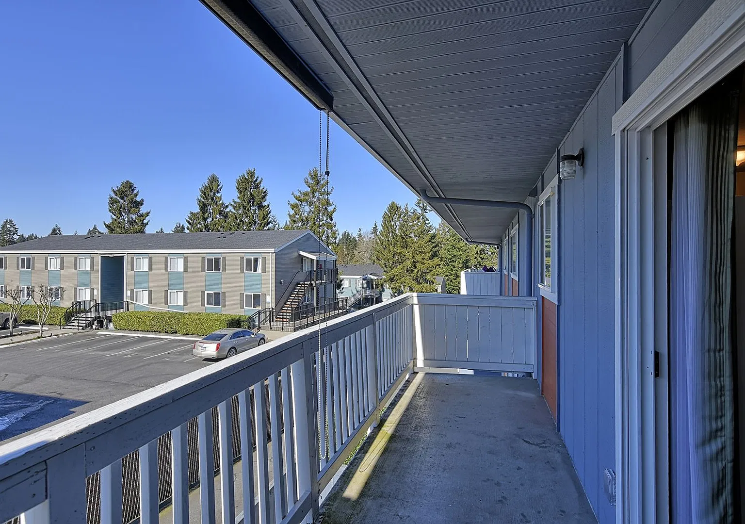 Spacious 2 Bdrm Condo - Budget Friendly! — Photo 3