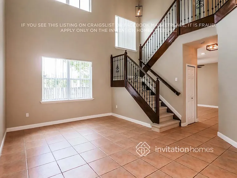 11043 NW 48th Ln — Photo 4