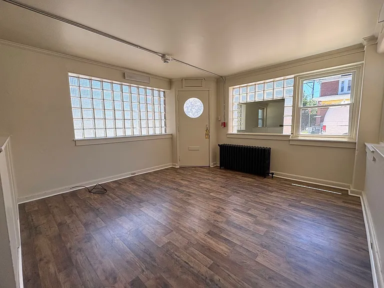 403 W James St — Photo 6