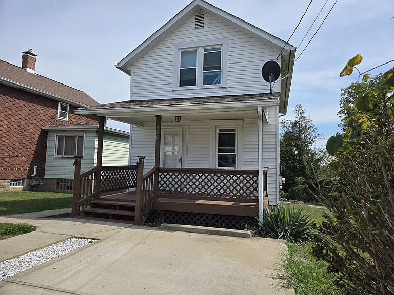 320 Main St — Photo 1