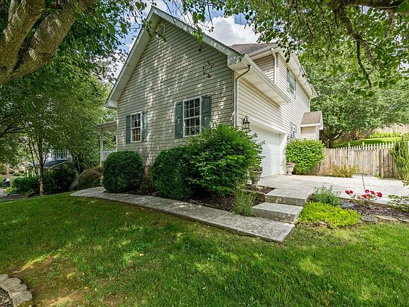 4th image of 400 Glen Oaks Dr