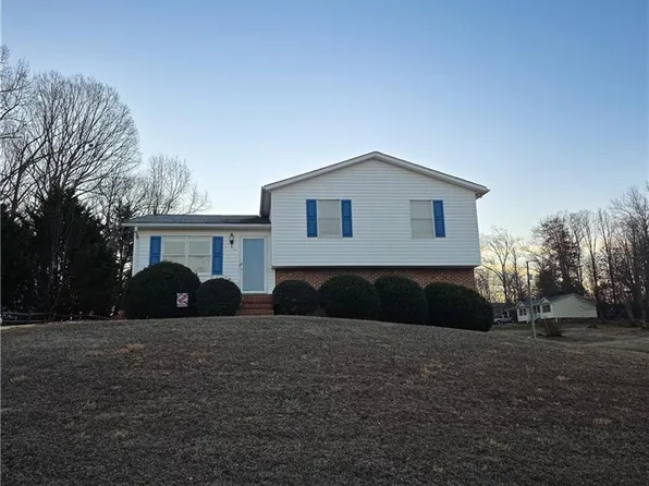 112 Oak Ridge Pl, Mount Airy, NC 27030