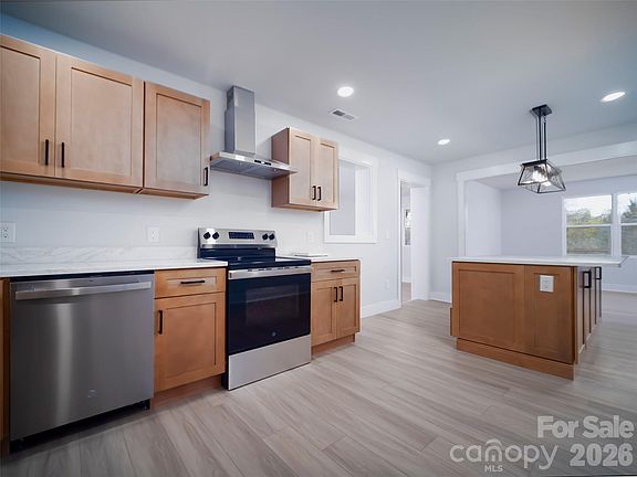 5th image of 1325 Armstrong Rd