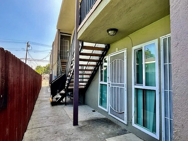 815 N Rose Ave #L8 — Photo 17