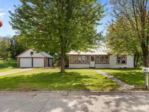 143 High St, Manawa, WI 54949