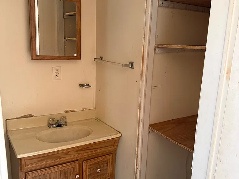 450 Old Castle St — Photo 20