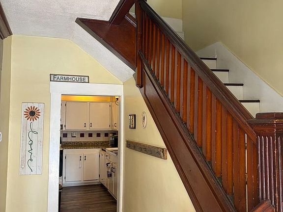 5th image of 107 Charles Ln