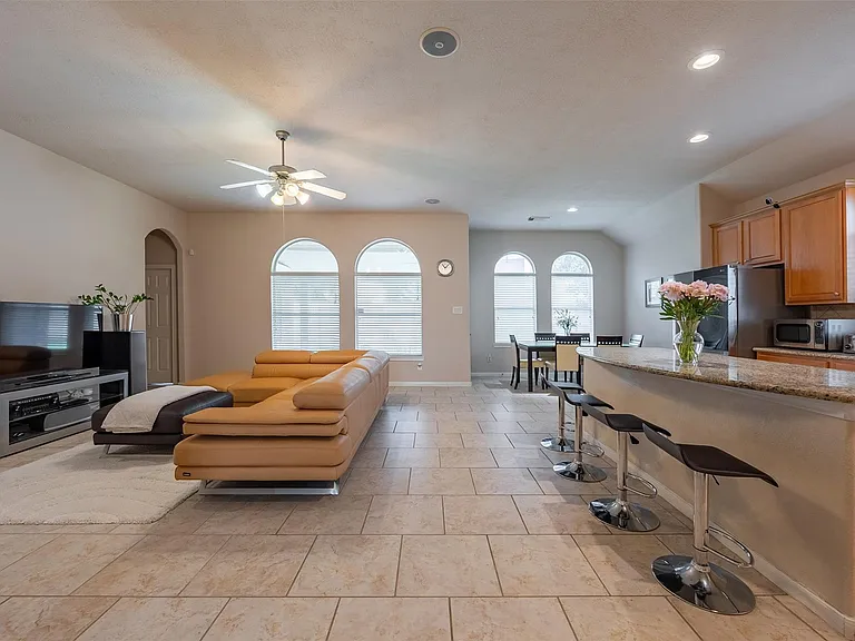 13815 Normandy Ct — Photo 6