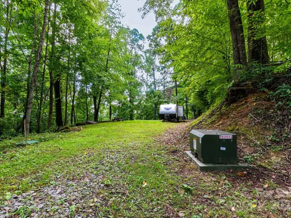 588 Woods Rd, Waynesville, NC 28785