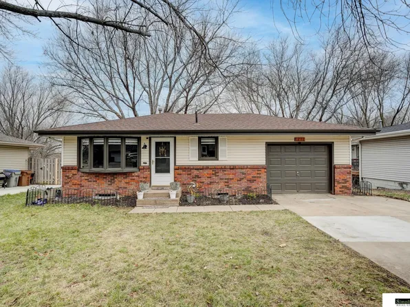 4711 S 58th St, Lincoln, NE 68516