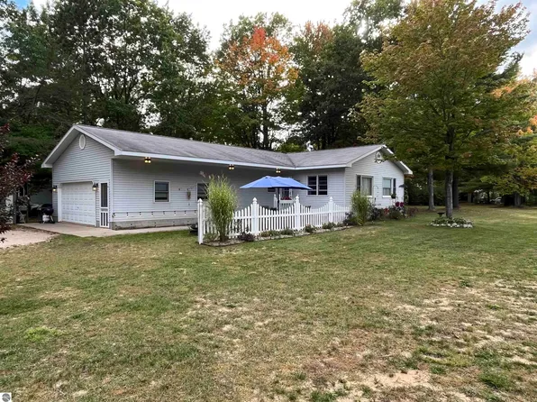 1485 Cedar Ct, Kalkaska, MI 49646