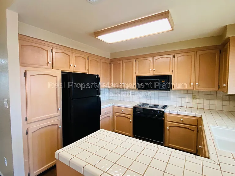 8153 N Cedar Ave #212 — Photo 18