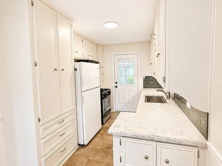 1007 Cowan Ave — Photo 11