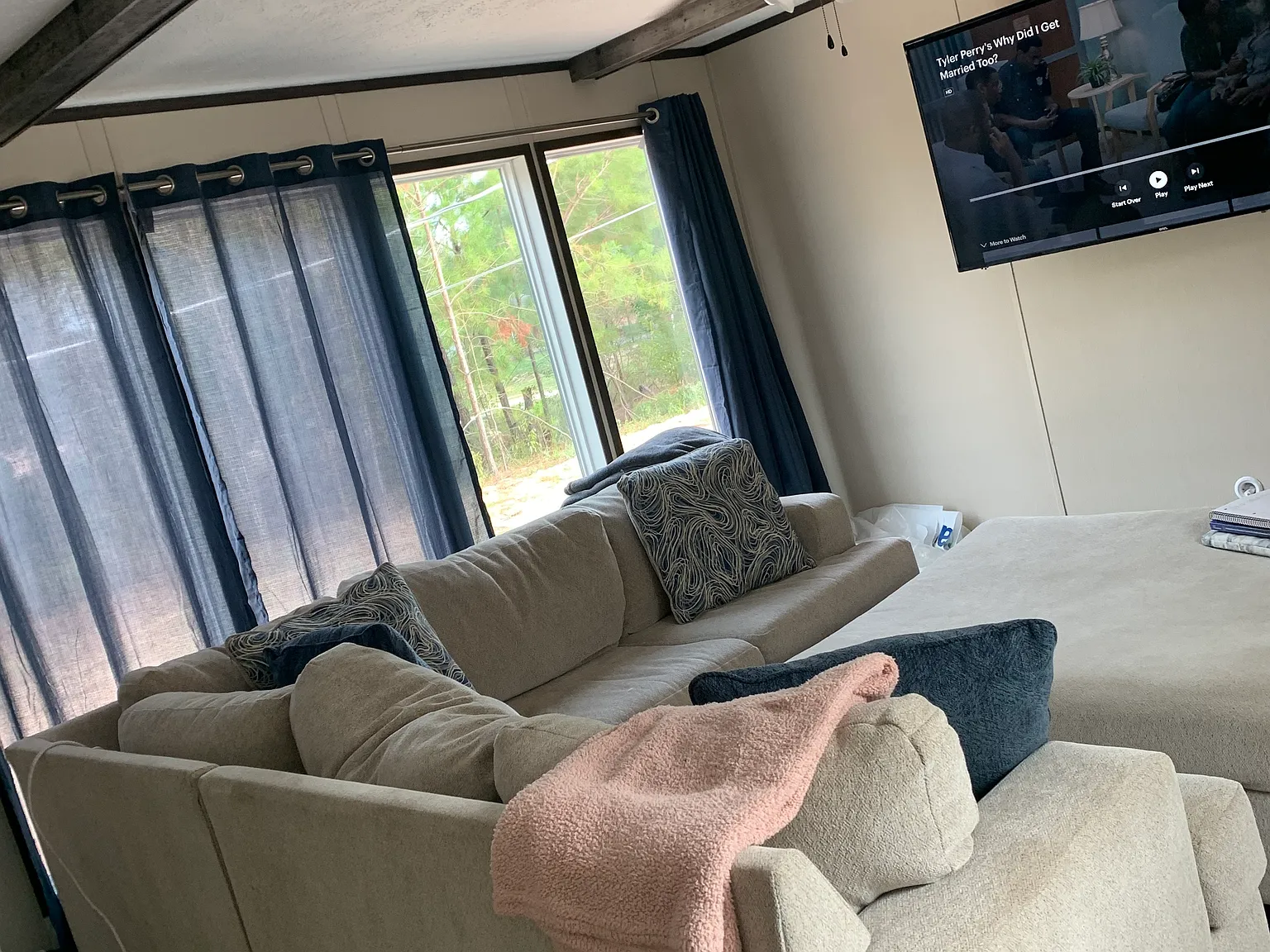 3 bed, 1280 sqft, $1,600 — Photo 2