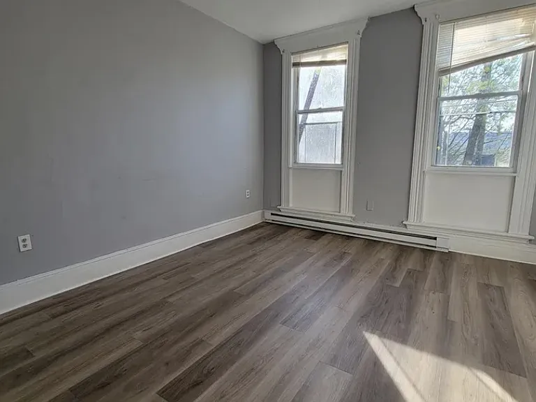 570 Broad St #1D — Photo 6