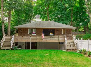 31 Apricot Rd, Rocky Point, NY 11778