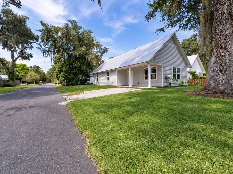 290 Cedar St