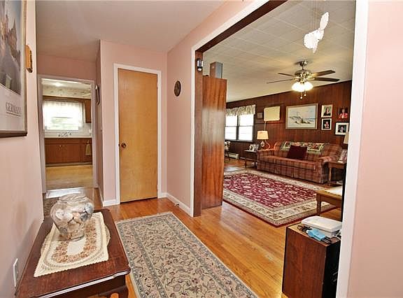 4th image of 37 Deer Run Ct