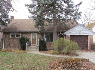 313 Hibbard Rd, Wilmette, IL 60091