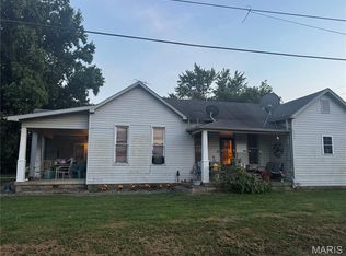 201 N Maple St, Mulberry Grove, IL 62262