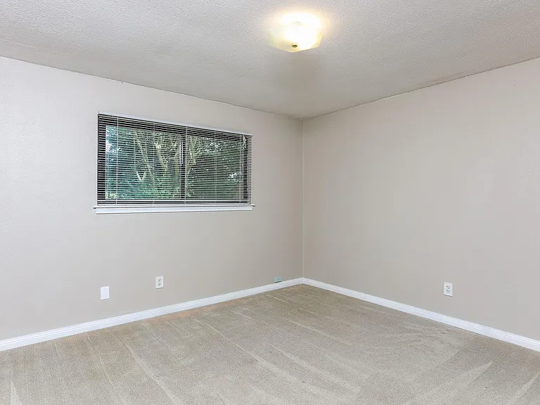 1226 Ferndale Dr — Photo 18