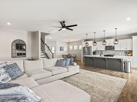 3rd image of 350 Arlie Ln