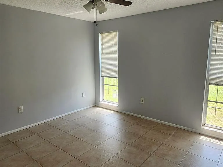 3154 Laird Dr — Photo 9