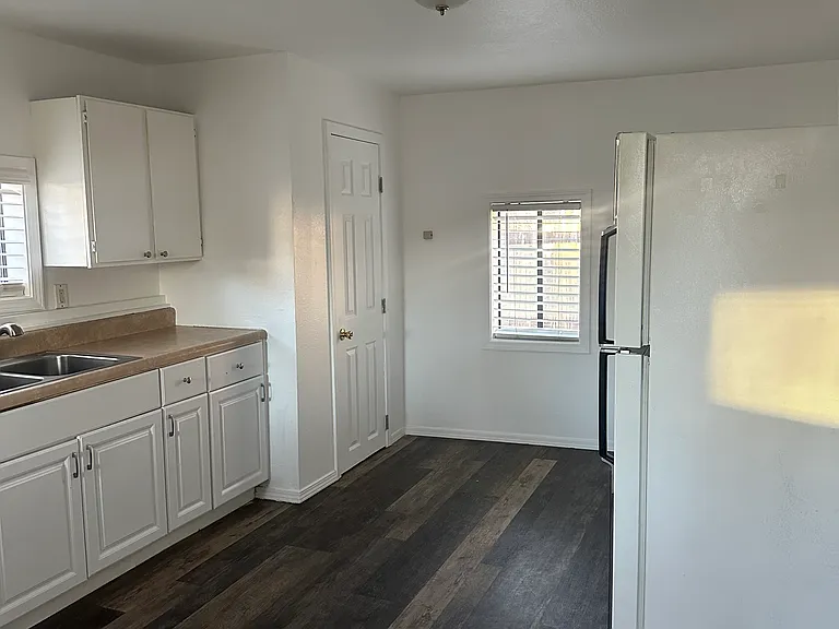 404 S San Francisco St #1/2 — Photo 3