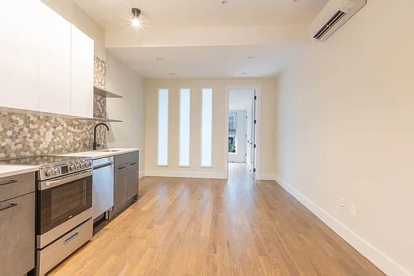 Rented by Space Link Realty | media 7