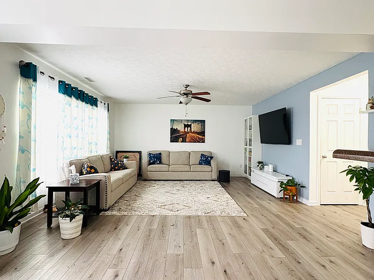2467 Middle View Dr — Photo 6
