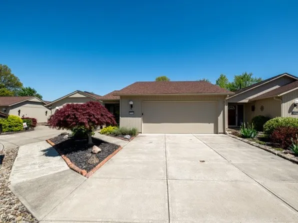 22146 Meadownorth Ct, Strongsville, OH 44149